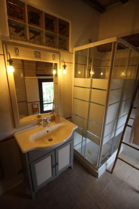 Casa Vacanze Castiglione - 4 Posti Letto Castiglione della Valle Екстериор снимка